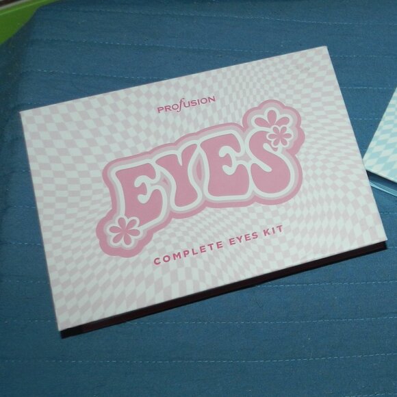 New Complete Eye Kits Vegan Cruelty free 25 Pc set 🆕NWT - Picture 2 of 13